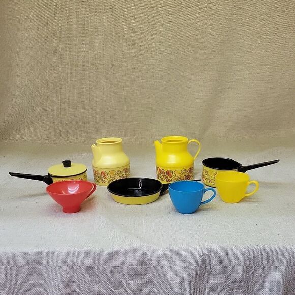 VTG 70's Chilton Aluminum Specialty USA Play Pots, Pans Teapots Plastic Cups - Picture 1 of 7